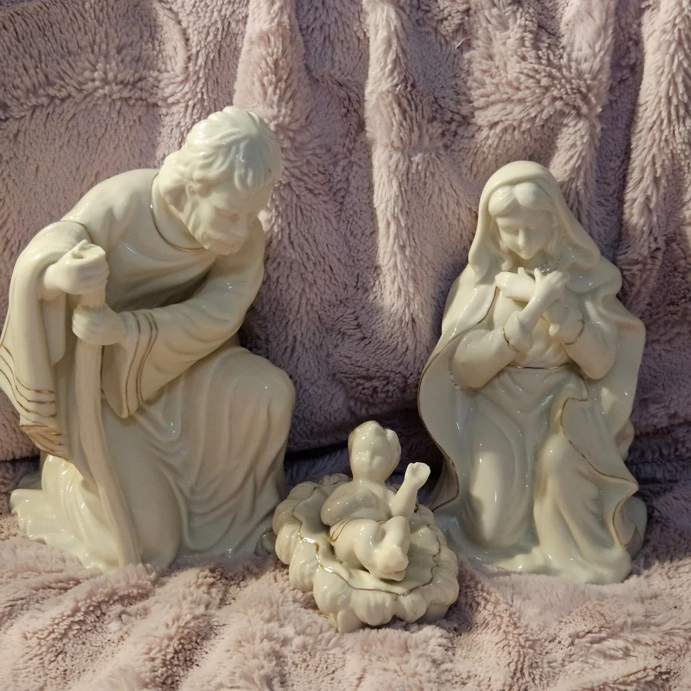 VTG‎ Ivory Porcelain Nativity Set Holy Family Joseph Mary Baby Jesus Gold Accent